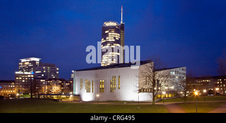 Aalto-Theater et RWE-tour, l'Allemagne, en Rhénanie du Nord-Westphalie, région de la Ruhr, à Essen Banque D'Images