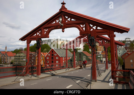 Pont sur la rivière Nidelva, Norvège, Trondheim Banque D'Images