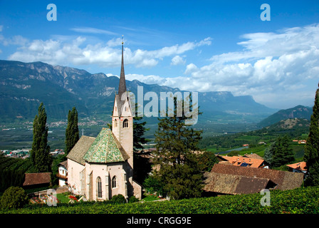 Église dans les vignobles de Pinzon, Italie, Tyrol du Sud, Trentino, Pinzon Banque D'Images