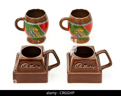 Sélection de tasses promotionnels par Carltonware Cadbury Pottery Banque D'Images