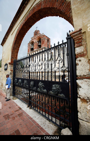 Entrée latérale de la cathédrale basilique Menor de la Virgen de la Anunciacin, République dominicaine, Santo Domingo de Guzmn Banque D'Images