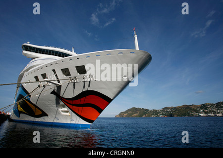Paquebot de croisière AIDAaura ancrés à la jetée, Antilles néerlandaises Willemstad, Curaçao, Banque D'Images