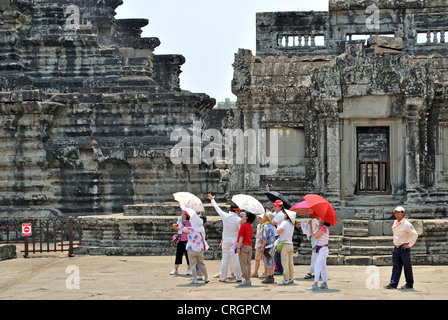 Les touristes dans la zone du temple d'Angkor Wat, au Cambodge Banque D'Images