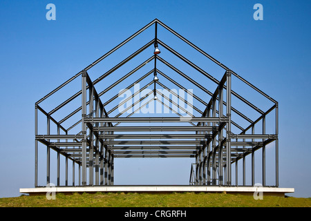 Art moderne sous la forme d'une maison sur Norddeutschland stocker, l'Allemagne, en Rhénanie du Nord-Westphalie, Ruhr, Neukirchen-Vluyn Banque D'Images