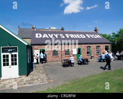 Davy's Fish and Chip shop dans la fosse commune à Beamish Museum de la vie des habitants du Nord Banque D'Images