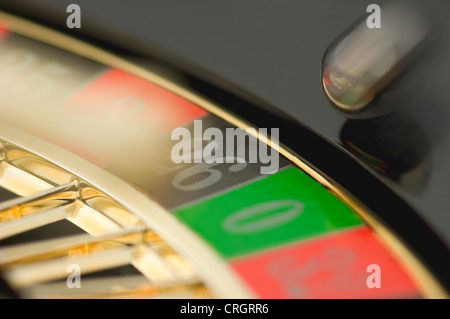 Tourner la roue de la roulette et la bille Banque D'Images