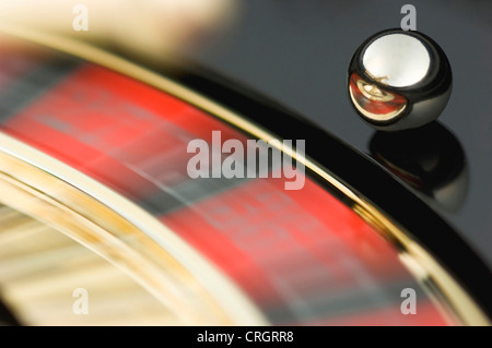 Tourner la roue de la roulette et la bille Banque D'Images