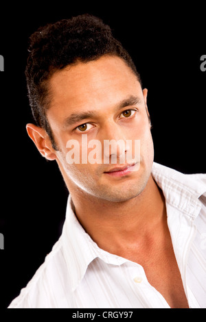 Mode homme chemise ouvert portrait Banque D'Images