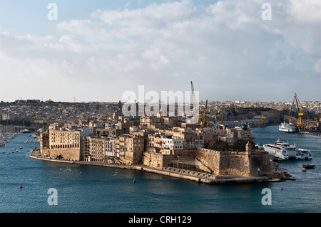 Fort St Michael et le Grand Port de la Valette, Malte, vus des jardins de la haute-Barrakka Banque D'Images