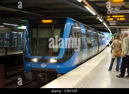 Train à la station de métro Gamla Stan, Stockholm, Suède Banque D'Images