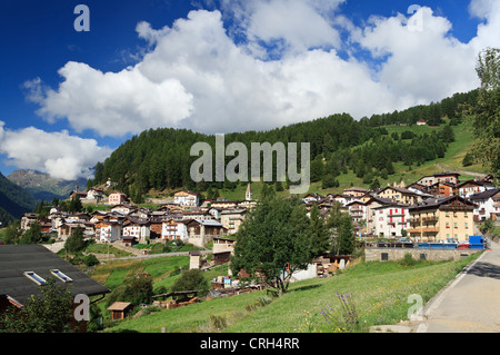 Vue d'été de Pejo, petite ville de Val di Sole, Trentin, Italie Banque D'Images