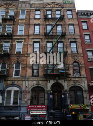 Portrait 5 étages en brique brune 'immeuble' Physical Graffiti, 96 Place Saint Marc, East Village, New York Banque D'Images