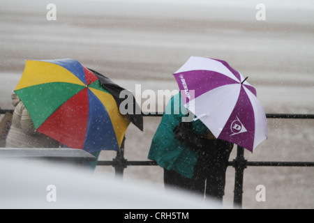 La station balnéaire britannique la Grande-Bretagne des pluies pendant une tempête de pluie d'été Banque D'Images
