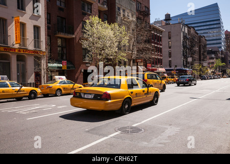 Les taxis sur Lexington Avenue ,Shop fronts, les entreprises indiennes, Murray Hill, NEW YORK Banque D'Images