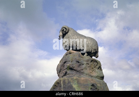 Colvin Fontaine avec Moffat Ram Sculpture, Moffat, Annandale, Dumfries & Galloway, Scotland, UK Banque D'Images