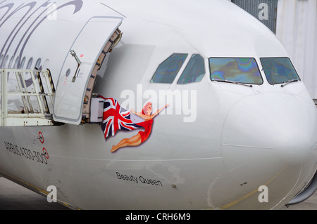 Airbus A330 de Virgin Atlantic avec porte avant ouverte. Banque D'Images