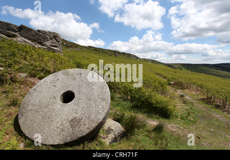 Meules à Stanage Edge dans le Derbyshire Peak District près de Hathersage. Banque D'Images