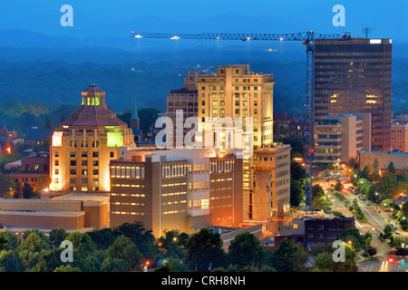 Le centre-ville de Asheville, Caroline du Nord hôtel de ville et de l'édifice du palais parmi d'autres structures importantes. Banque D'Images