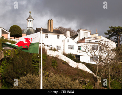 Drapeau gallois volant à Portmeirion Village, Pays de Galles Banque D'Images