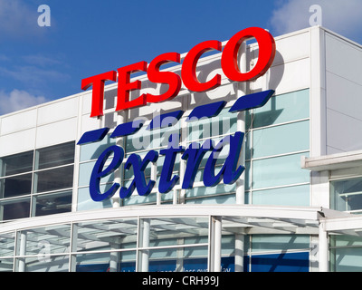 Tesco Extra Store Se connecter Banque D'Images