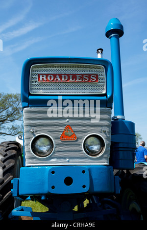 Roadless traction Ltd a été fondée en 1919 par le colonel Henry Phillip Johnson. L'avant du tracteur de ferme restauré Exposition. Banque D'Images