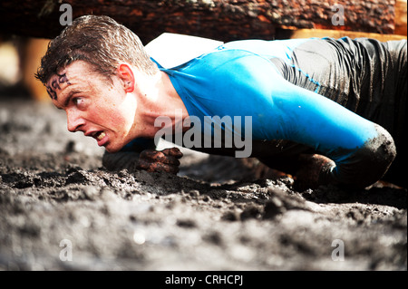 Les participants à l'événement de Vancouver 2012 Tough Mudder au Parc olympique de Whistler. Whistler, BC, Canada. Banque D'Images