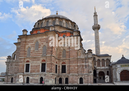 Mosquée Laleli à Istanbul plus de ciel bleu Banque D'Images