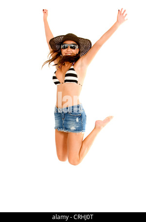 Young woman in bikini, minijupe jeans, des lunettes de soleil et chapeau, couper un caper Banque D'Images