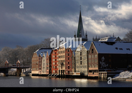 Ancien entrepôt à la Nidelva, Norvège, Trondheim, Troendelag Banque D'Images