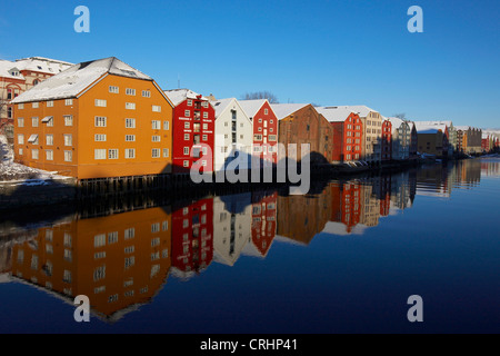 Ancien entrepôt à la Nidelva, Norvège, Trondheim, Troendelag Banque D'Images