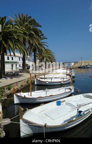 Le port dans le village de pêcheurs de Fornells Minorque îles Baléares Espagne Banque D'Images