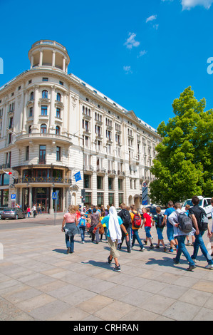 La rue Krakowskie Przedmiescie Srodmiescie centre de Varsovie Pologne Europe Banque D'Images