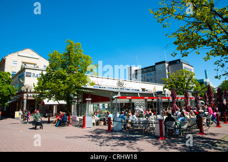 Cafe bar terrasses Itäpuisto rue avenue de l'Europe centrale Finlande Pori Banque D'Images