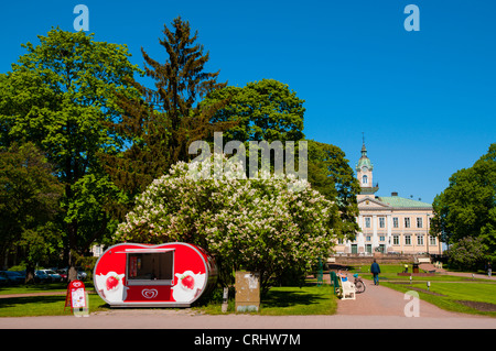 Stand de crème glacée près de la mairie à Pohjoispuisto avenue, dans le centre de Pori Finlande Europe Banque D'Images