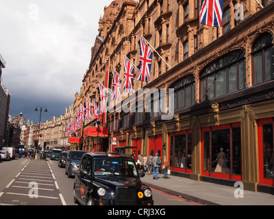 Harrod's Department Store sur Brompton Road, Londres, Angleterre, le 15 mai 2012, © Katharine Andriotis Banque D'Images