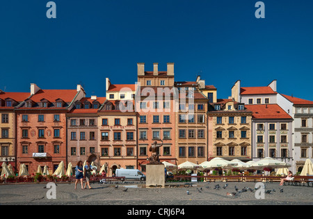 Maisons burghers, reconstruites après la seconde Guerre mondiale, sur la place du marché de la vieille ville à Varsovie, Pologne Banque D'Images