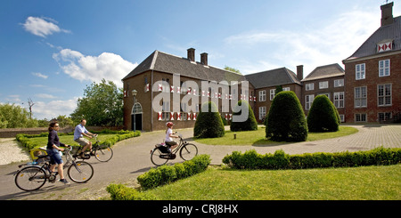 Les motards visiter Ringenberg château dans la région du Rhin inférieur, Niederrhein, l'Allemagne, en Rhénanie du Nord-Westphalie, Ruhr, Hamminkeln Banque D'Images