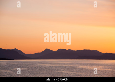 Lever du soleil sur les montagnes de Walcourt Broadford sur l'île de Skye, Écosse, Royaume-Uni. Banque D'Images