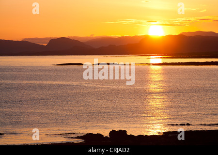 Lever du soleil sur les montagnes de Walcourt Broadford sur l'île de Skye, Écosse, Royaume-Uni. Banque D'Images