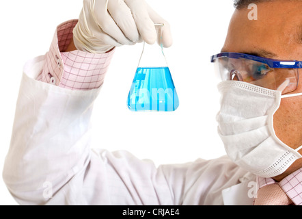 Jeune étudiant en chimie laboratory Banque D'Images