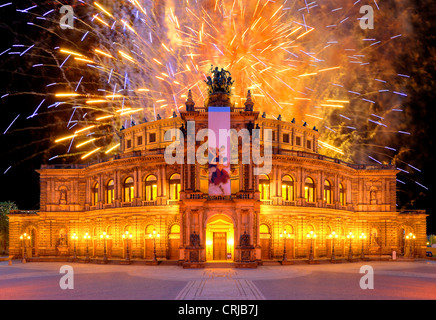 D'artifice à Semperoper, l'Allemagne, la Saxe, Dresde Banque D'Images