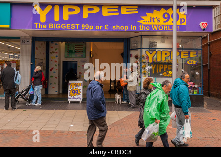 Le magasin d'escompte Youpi , à Ipswich Suffolk , Angleterre , Angleterre , Royaume-Uni Banque D'Images