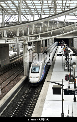 Gare TGV à l'aéroport Roissy Charles de Gaulle gare Paris France Banque D'Images