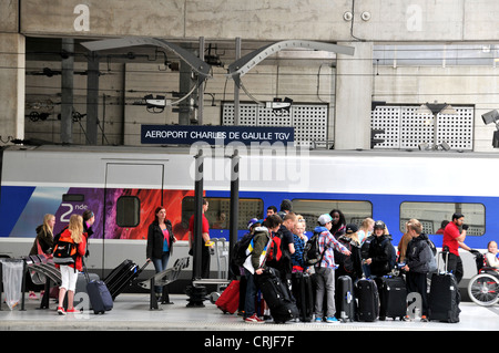 Gare TGV à l'aéroport Roissy Charles de Gaulle gare Paris France Banque D'Images