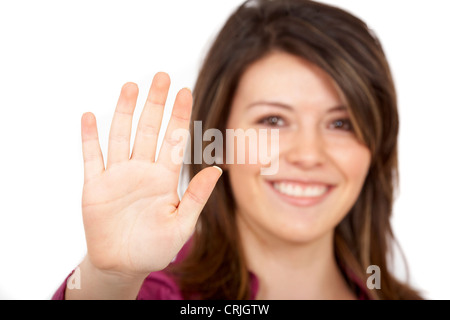 Jeune femme brune lever une main avec un sourire Banque D'Images