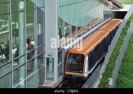 Train CDGVAL Roissy Charles de Gaulle terminal 2 Paris France Banque D'Images