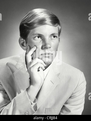 Vintage portrait d'un jeune homme en costume Banque D'Images