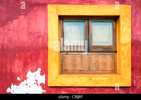 Fenêtre d'une maison à Stromboli, Italie, Stromboli Banque D'Images