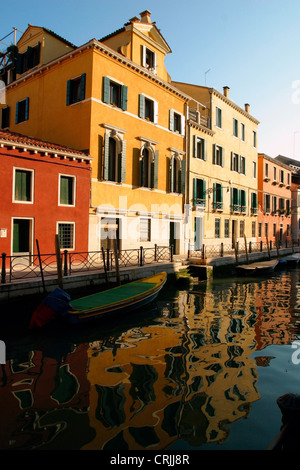 Maisons à un canal à Venise, Italie, Venise Banque D'Images