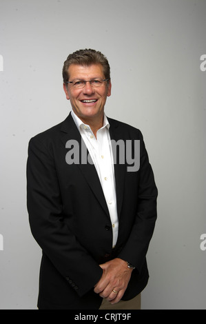 L'équipe américaine de basket-ball féminin coack Geno Auriemma pose au Sommet des médias USA à Dallas, TX avant les Jeux Olympiques de Londres Banque D'Images